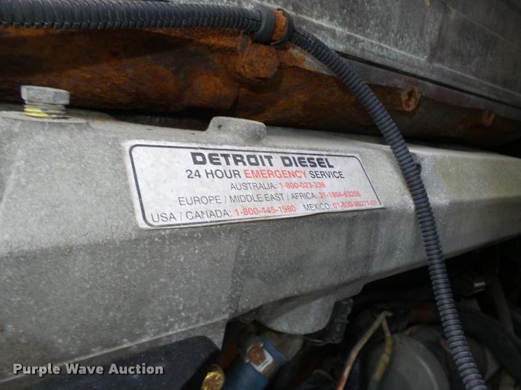 image for item L4115 2001 Freightliner Columbia 120 semi truck