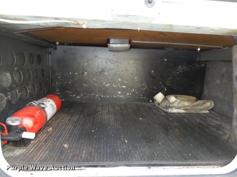 image for item L4115 2001 Freightliner Columbia 120 semi truck