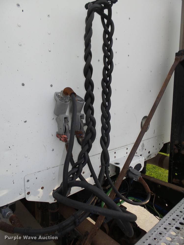 image for item L4115 2001 Freightliner Columbia 120 semi truck