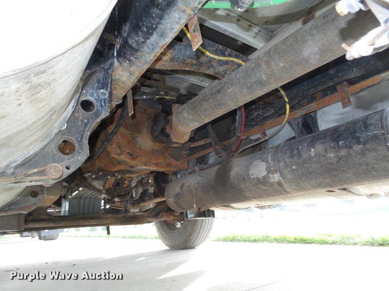 image for item L4115 2001 Freightliner Columbia 120 semi truck