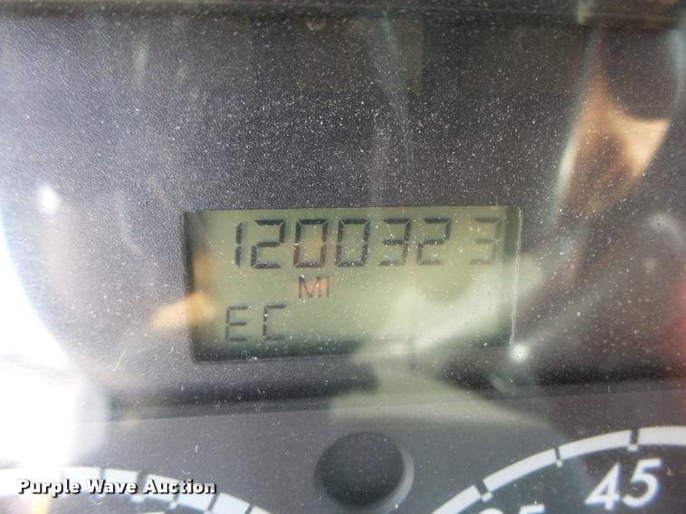 image for item L4118 2005 Freightliner Columbia semi truck