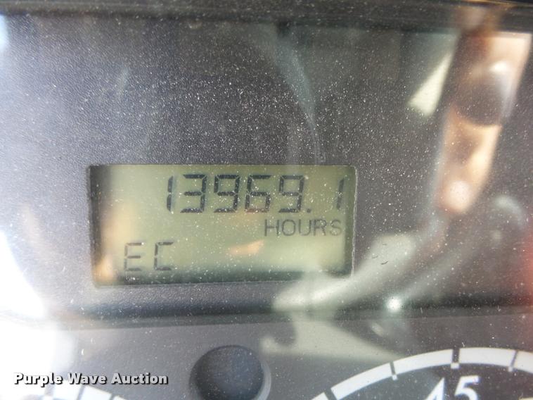 image for item L4118 2005 Freightliner Columbia semi truck