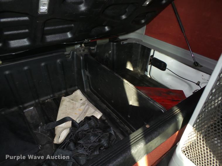 image for item L4118 2005 Freightliner Columbia semi truck