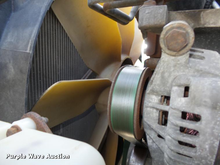 image for item L4118 2005 Freightliner Columbia semi truck