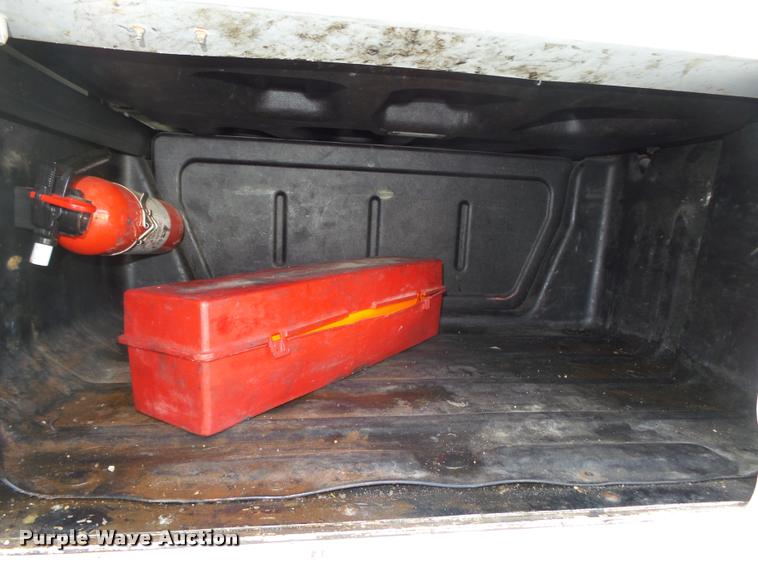 image for item L4118 2005 Freightliner Columbia semi truck