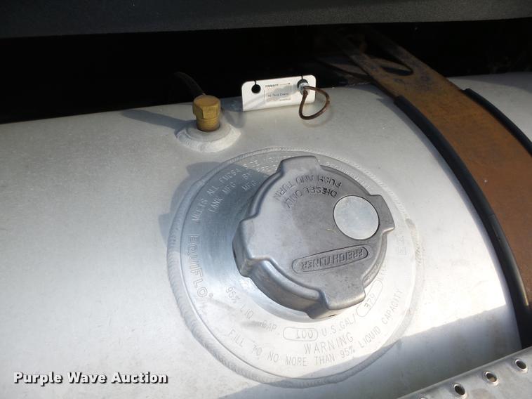 image for item L4118 2005 Freightliner Columbia semi truck