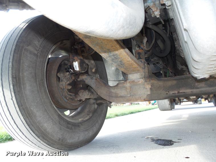 image for item L4118 2005 Freightliner Columbia semi truck