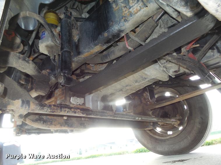 image for item L4118 2005 Freightliner Columbia semi truck