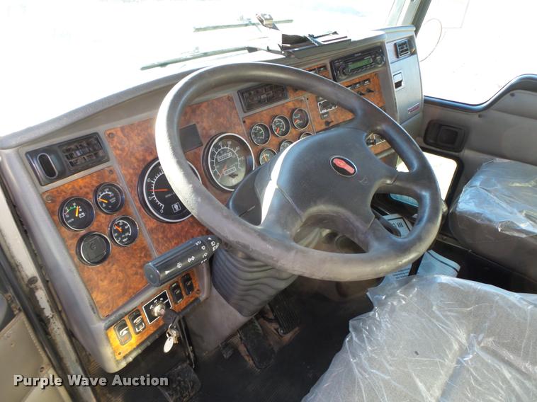 image for item L4141 2005 Kenworth T800 semi truck