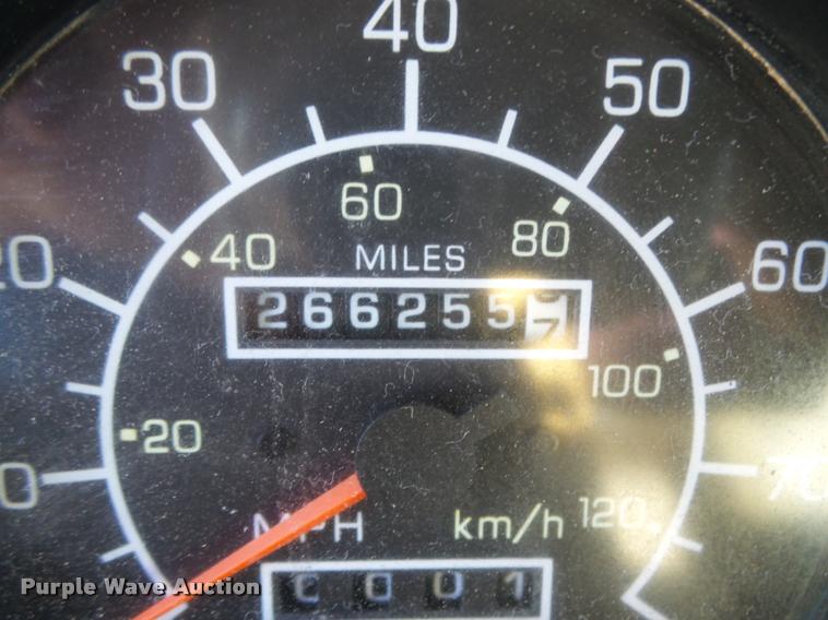 image for item L4141 2005 Kenworth T800 semi truck