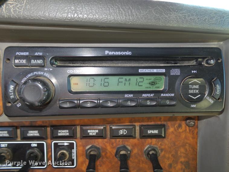 image for item L4141 2005 Kenworth T800 semi truck