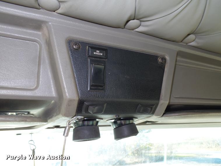 image for item L4141 2005 Kenworth T800 semi truck