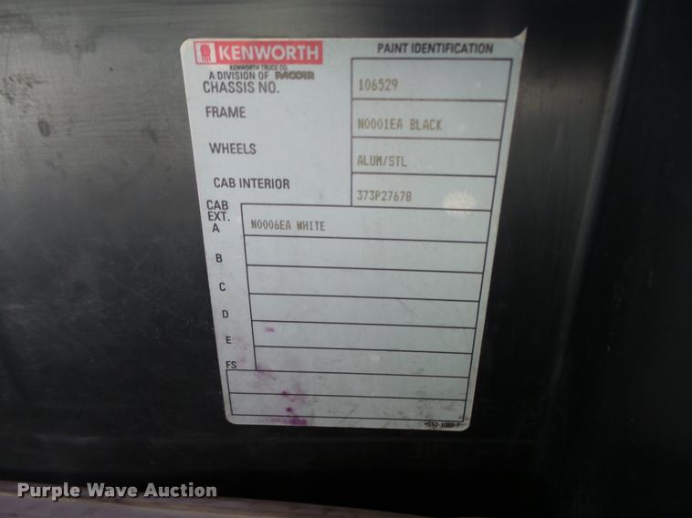 image for item L4141 2005 Kenworth T800 semi truck