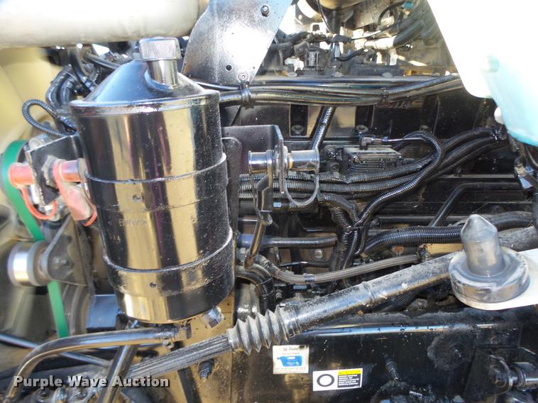 image for item L4141 2005 Kenworth T800 semi truck