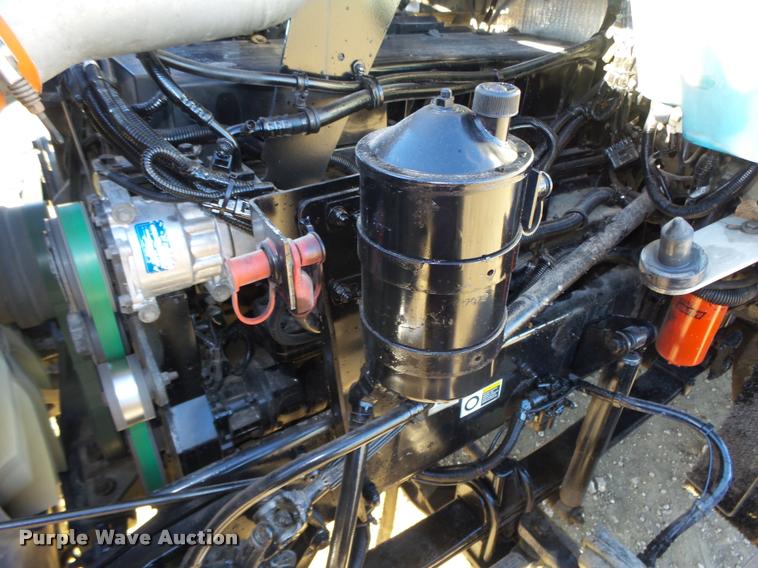 image for item L4141 2005 Kenworth T800 semi truck