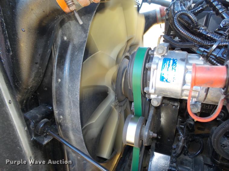 image for item L4141 2005 Kenworth T800 semi truck