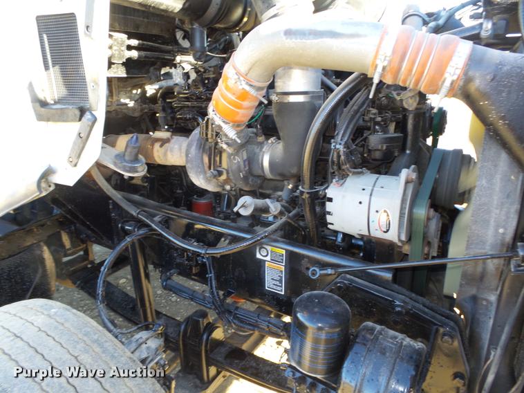 image for item L4141 2005 Kenworth T800 semi truck