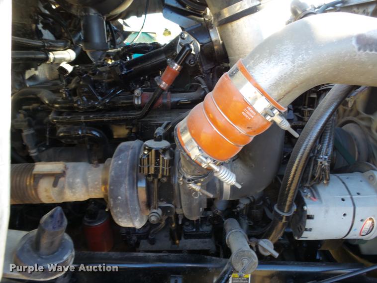 image for item L4141 2005 Kenworth T800 semi truck