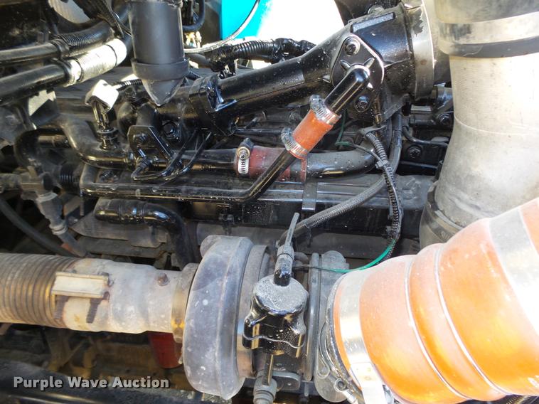 image for item L4141 2005 Kenworth T800 semi truck