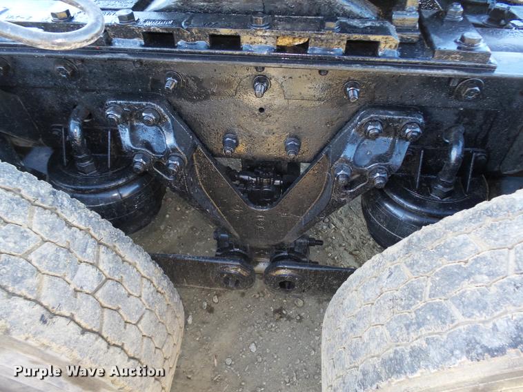 image for item L4141 2005 Kenworth T800 semi truck