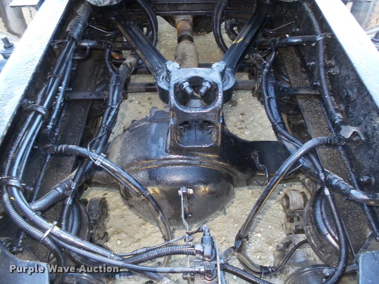 image for item L4141 2005 Kenworth T800 semi truck