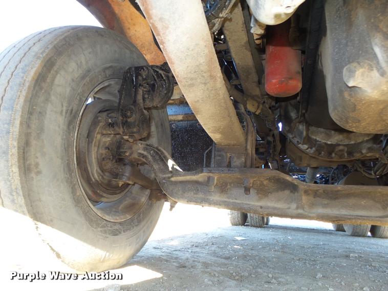 image for item L4141 2005 Kenworth T800 semi truck