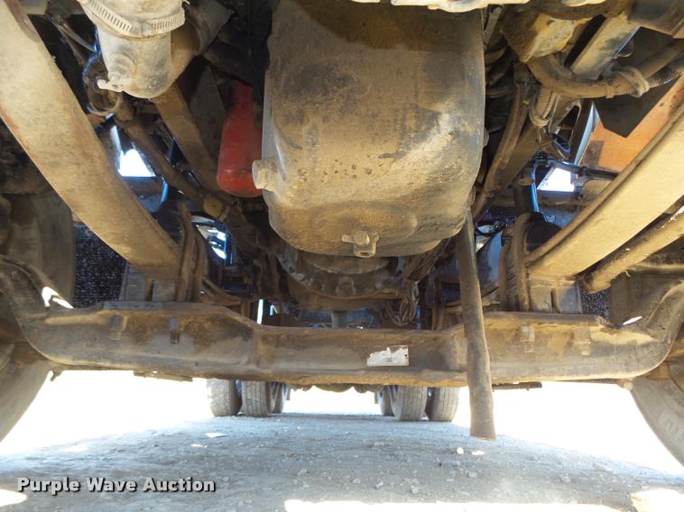 image for item L4141 2005 Kenworth T800 semi truck