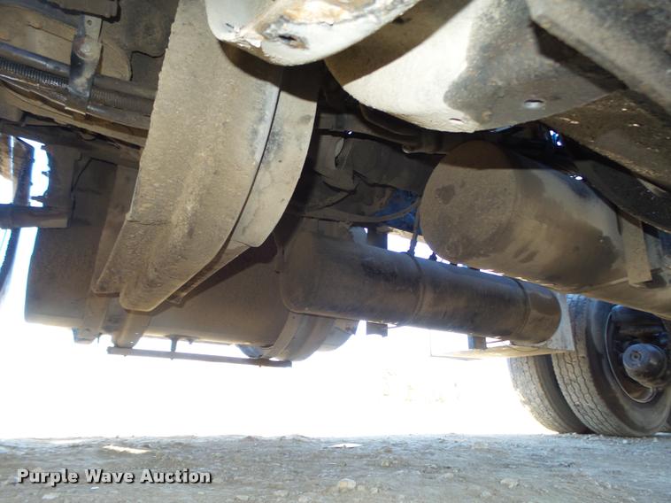 image for item L4141 2005 Kenworth T800 semi truck