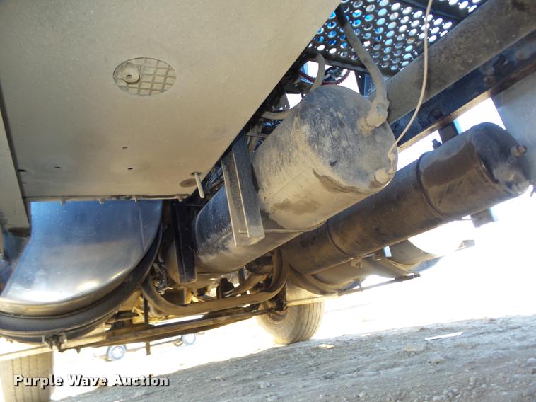 image for item L4141 2005 Kenworth T800 semi truck