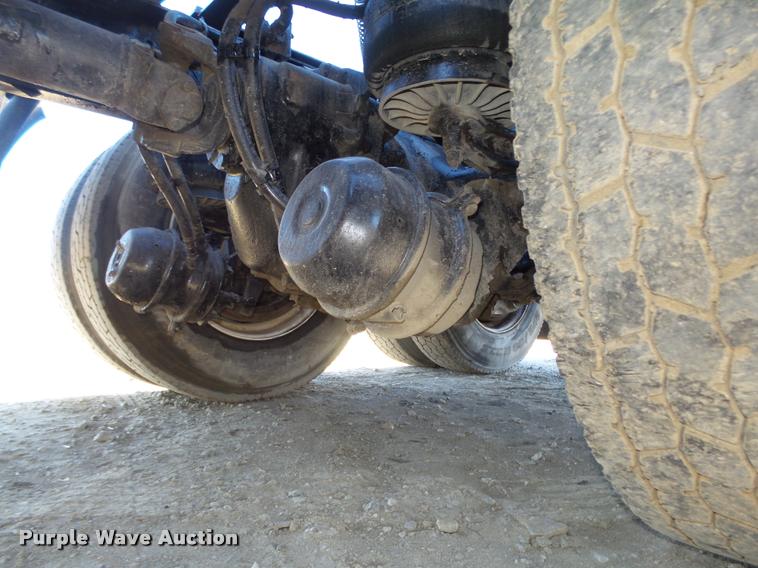 image for item L4141 2005 Kenworth T800 semi truck