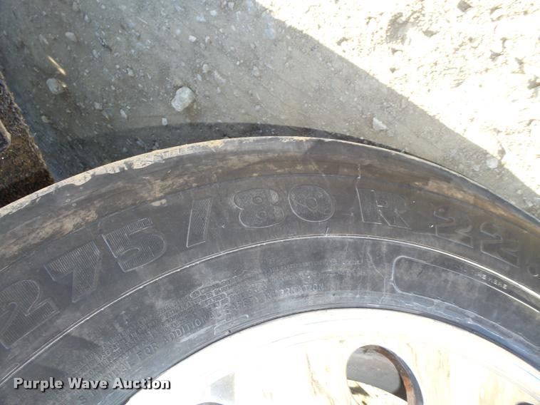 image for item L4141 2005 Kenworth T800 semi truck