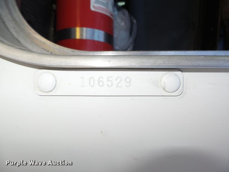 image for item L4141 2005 Kenworth T800 semi truck