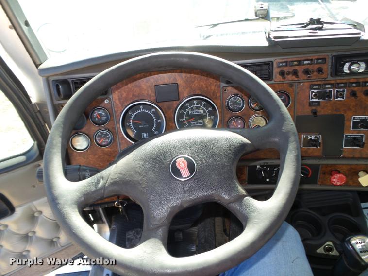 image for item L4142 2005 Kenworth T800 semi truck