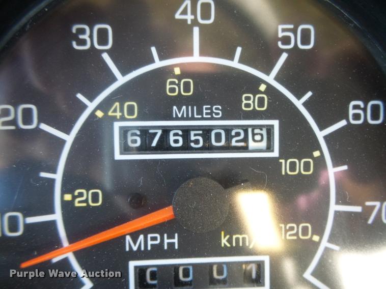 image for item L4142 2005 Kenworth T800 semi truck