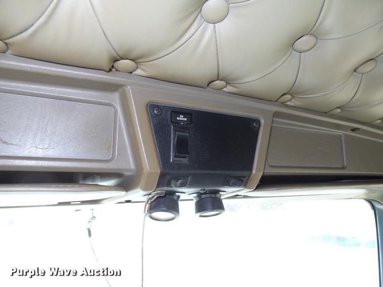 image for item L4142 2005 Kenworth T800 semi truck