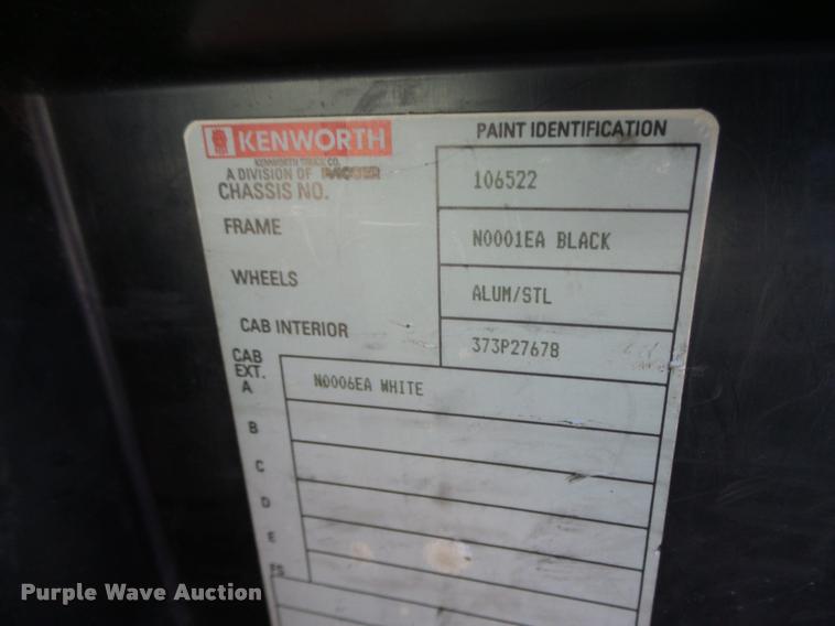 image for item L4142 2005 Kenworth T800 semi truck