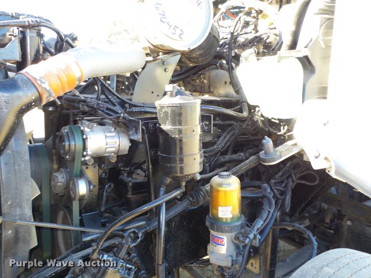 image for item L4142 2005 Kenworth T800 semi truck