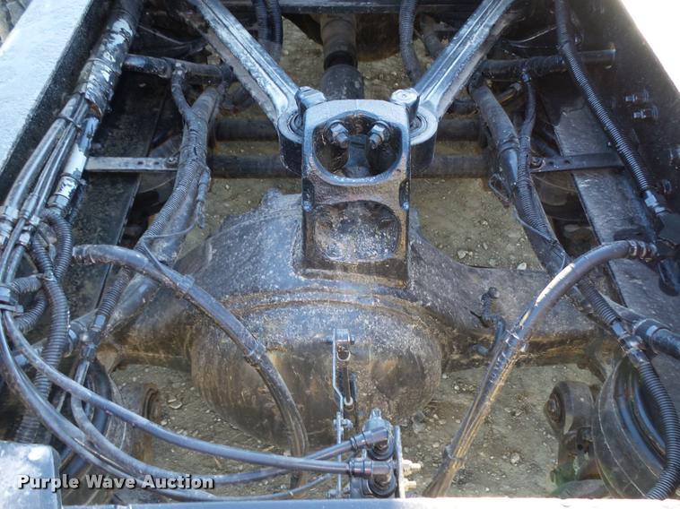 image for item L4142 2005 Kenworth T800 semi truck