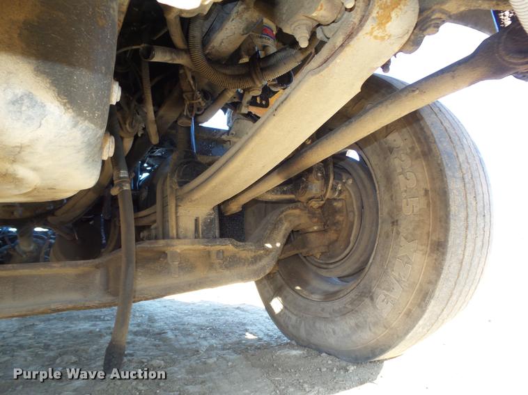 image for item L4142 2005 Kenworth T800 semi truck