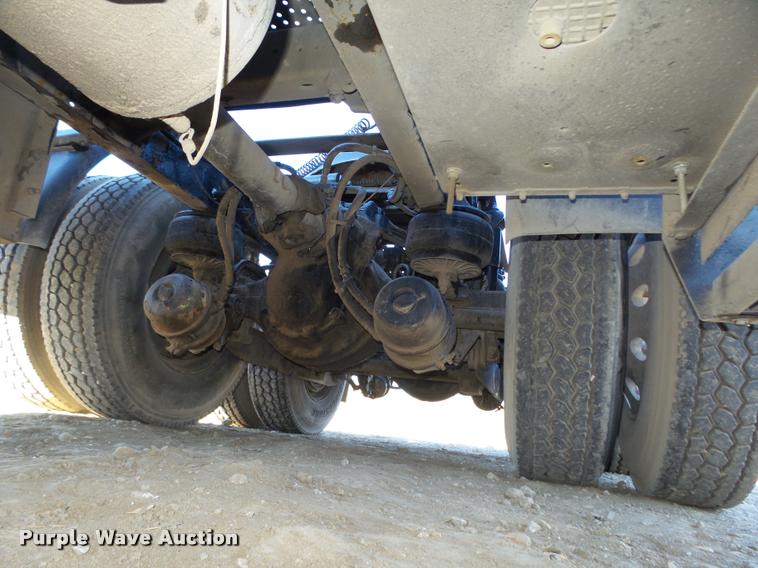 image for item L4142 2005 Kenworth T800 semi truck