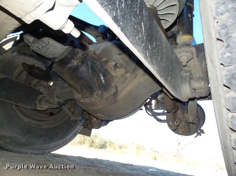 image for item L4142 2005 Kenworth T800 semi truck