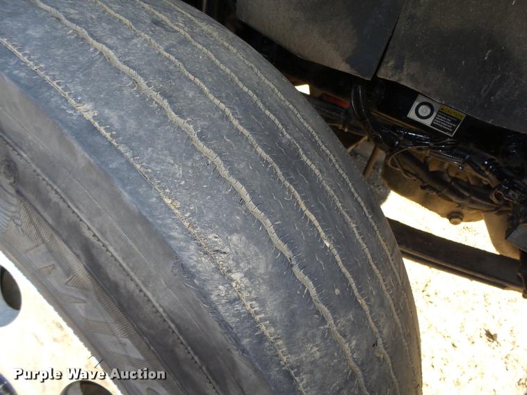 image for item L4142 2005 Kenworth T800 semi truck