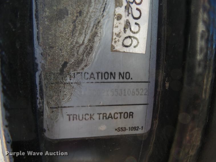 image for item L4142 2005 Kenworth T800 semi truck