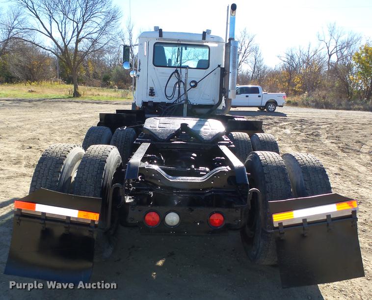 image for item L4143 2003 Mack CH613 semi truck