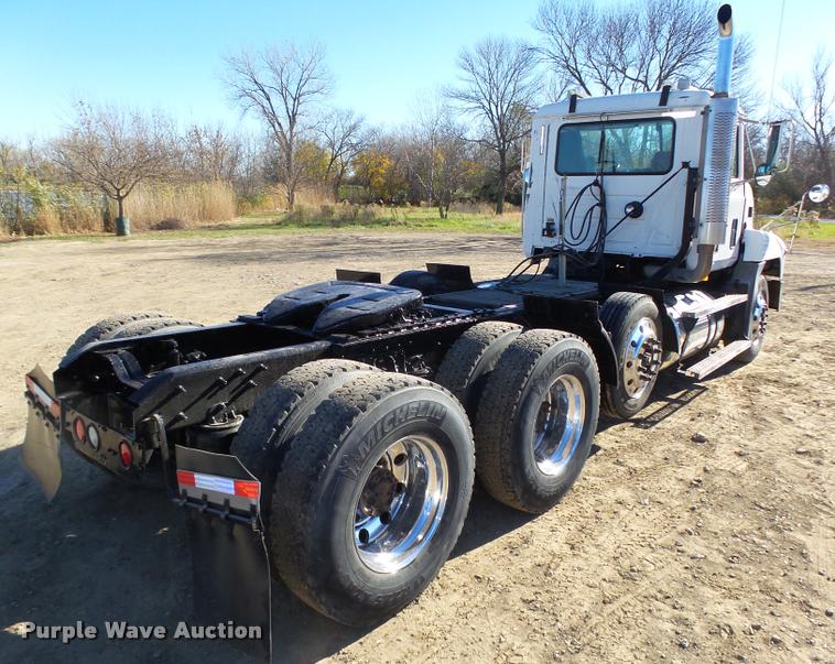 image for item L4143 2003 Mack CH613 semi truck