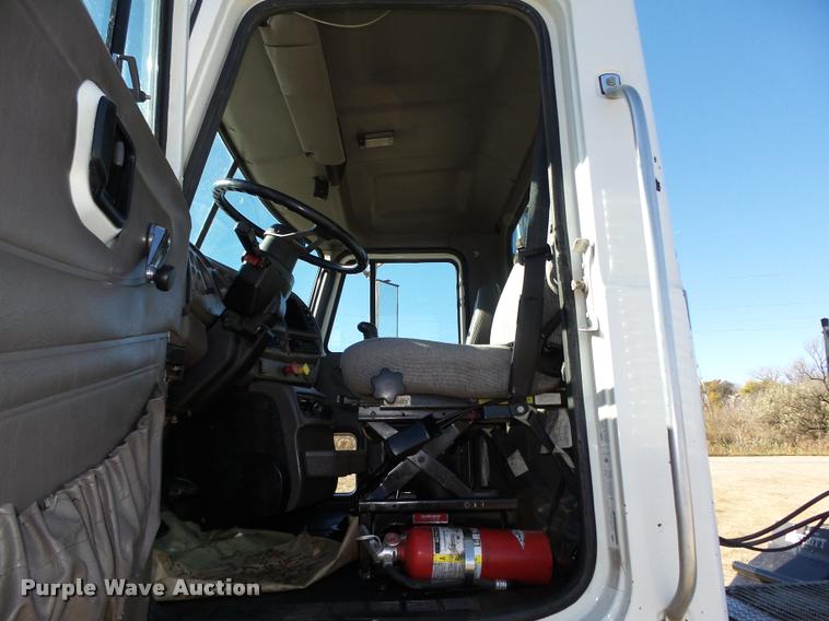 image for item L4143 2003 Mack CH613 semi truck