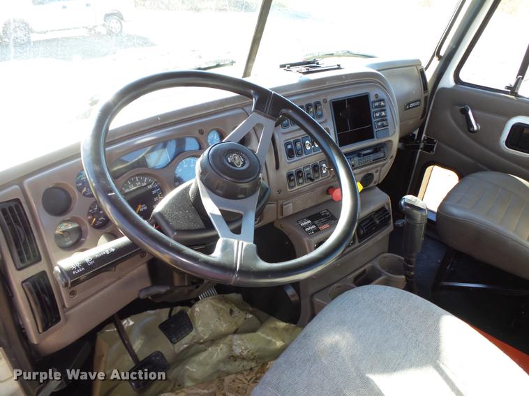 image for item L4143 2003 Mack CH613 semi truck