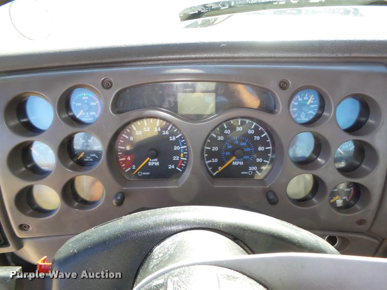 image for item L4143 2003 Mack CH613 semi truck