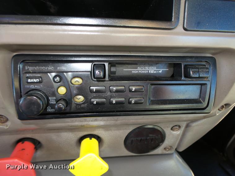 image for item L4143 2003 Mack CH613 semi truck