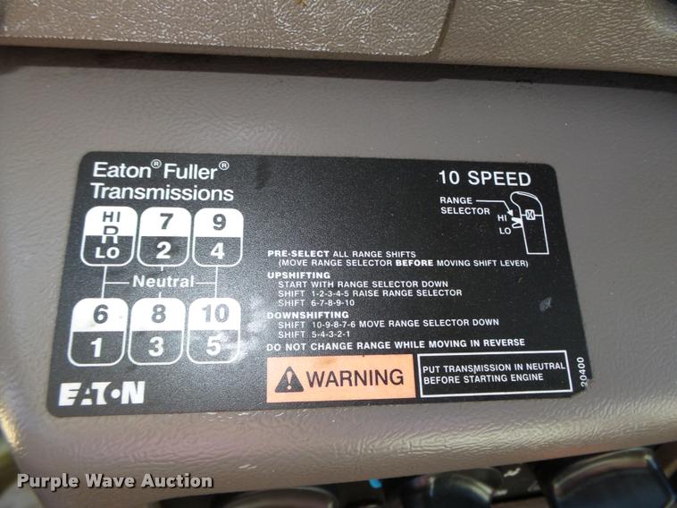 image for item L4143 2003 Mack CH613 semi truck